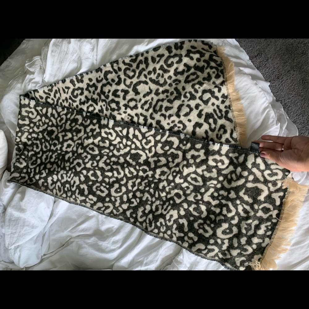 Various scarves - Picture 5 of 8